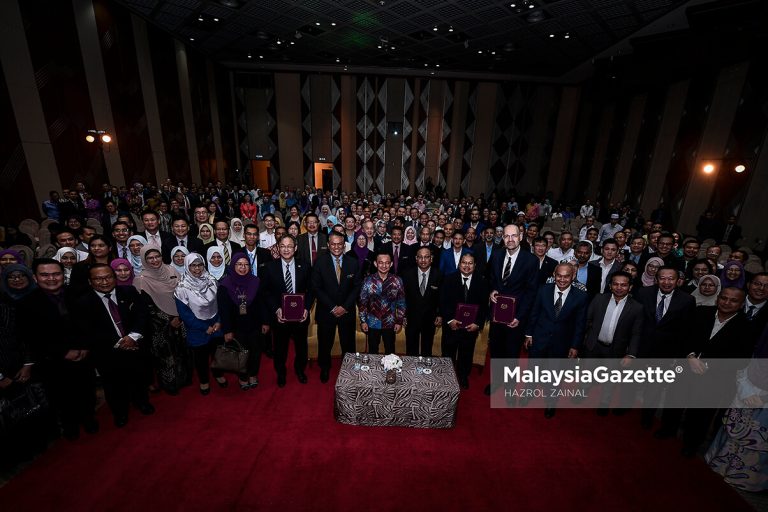 Menteri Pendidikan Saksi MoU Advance Pact Sdn Bhd